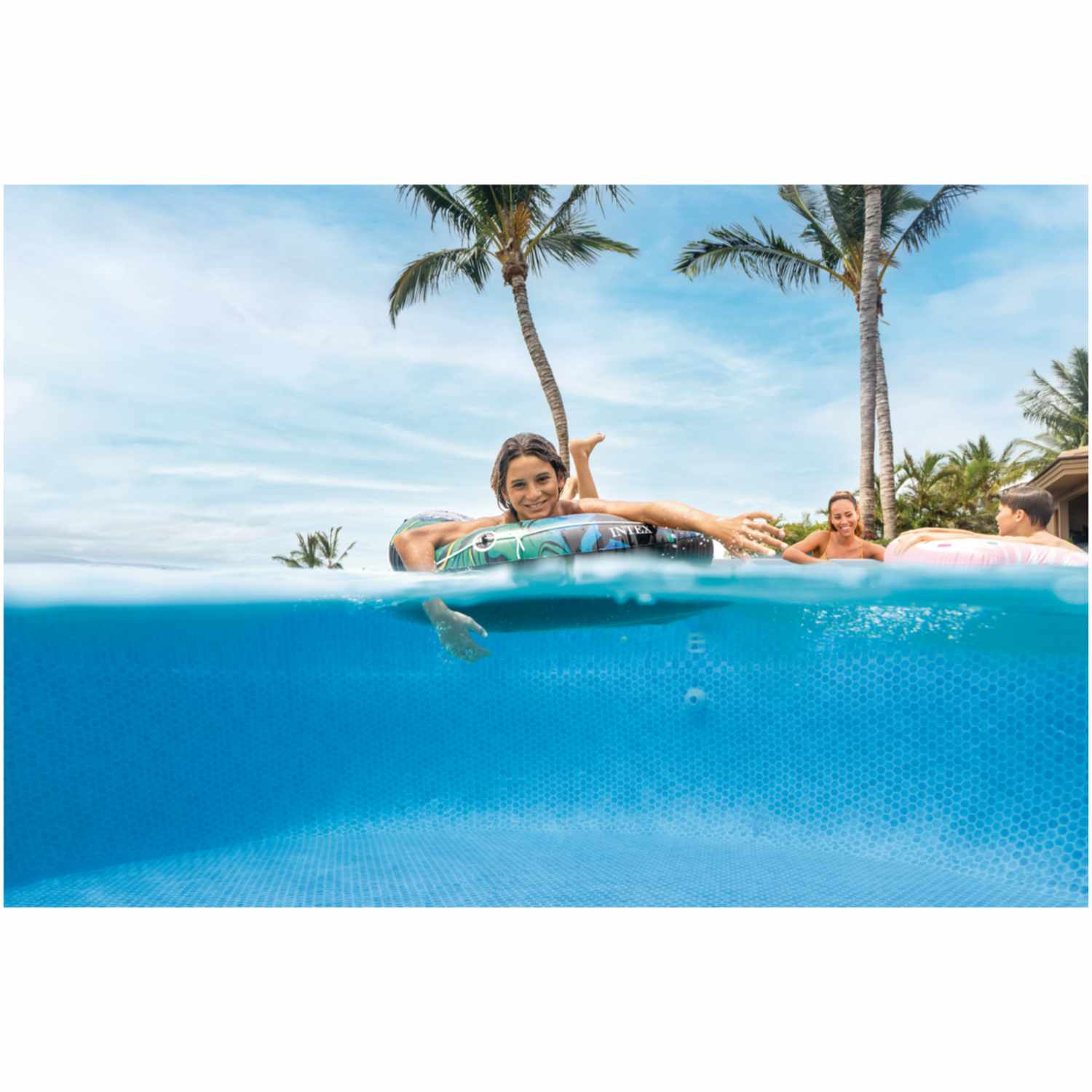 Piscina Estructural Redonda INTEX Prism Frame 5.49mx1.22m, 24.311L, con Bomba, Escalera, Cobertor y Tapiz