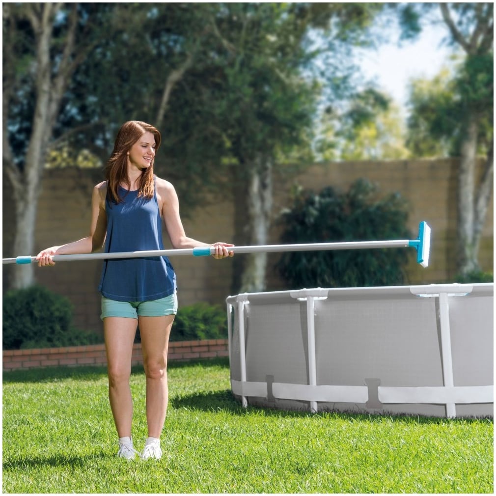 Kit de Limpieza de Piscinas Básico INTEX con Recoge Hojas, Cepillo y Cabezal