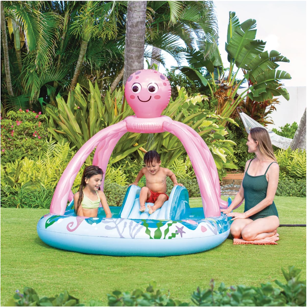 Piscina Centro de Juegos con Aspersor INTEX Friendly Octopus