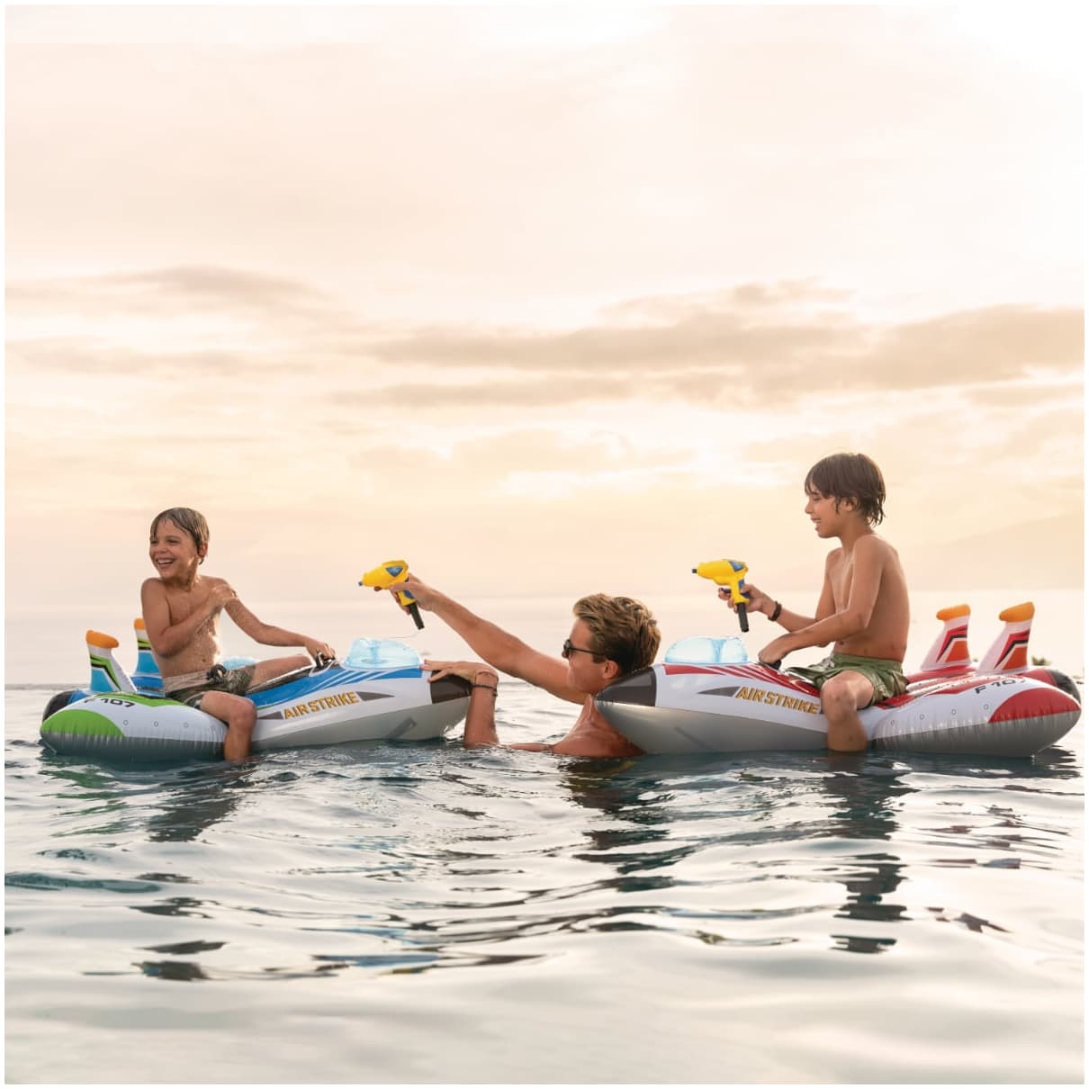 Flotador Inflable Avión con Pistola Lanza Agua INTEX 117x117 cm