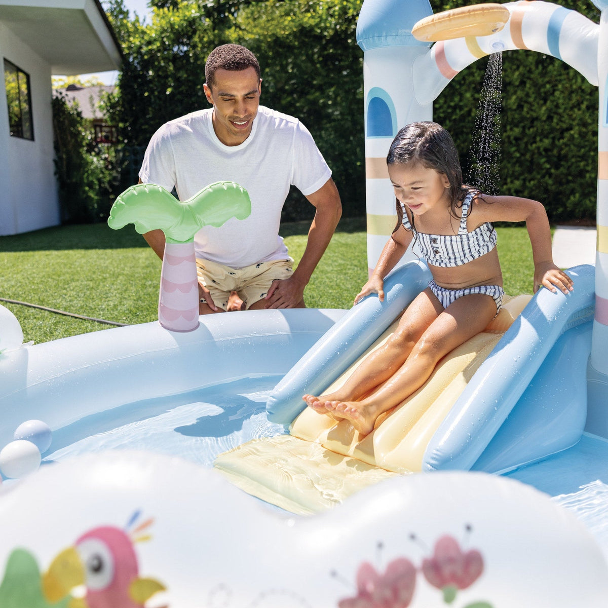 Centro de Juegos Inflable INTEX Castillo Unicornio con Tobogán 196 x 178 x 127 cm - en uso 6