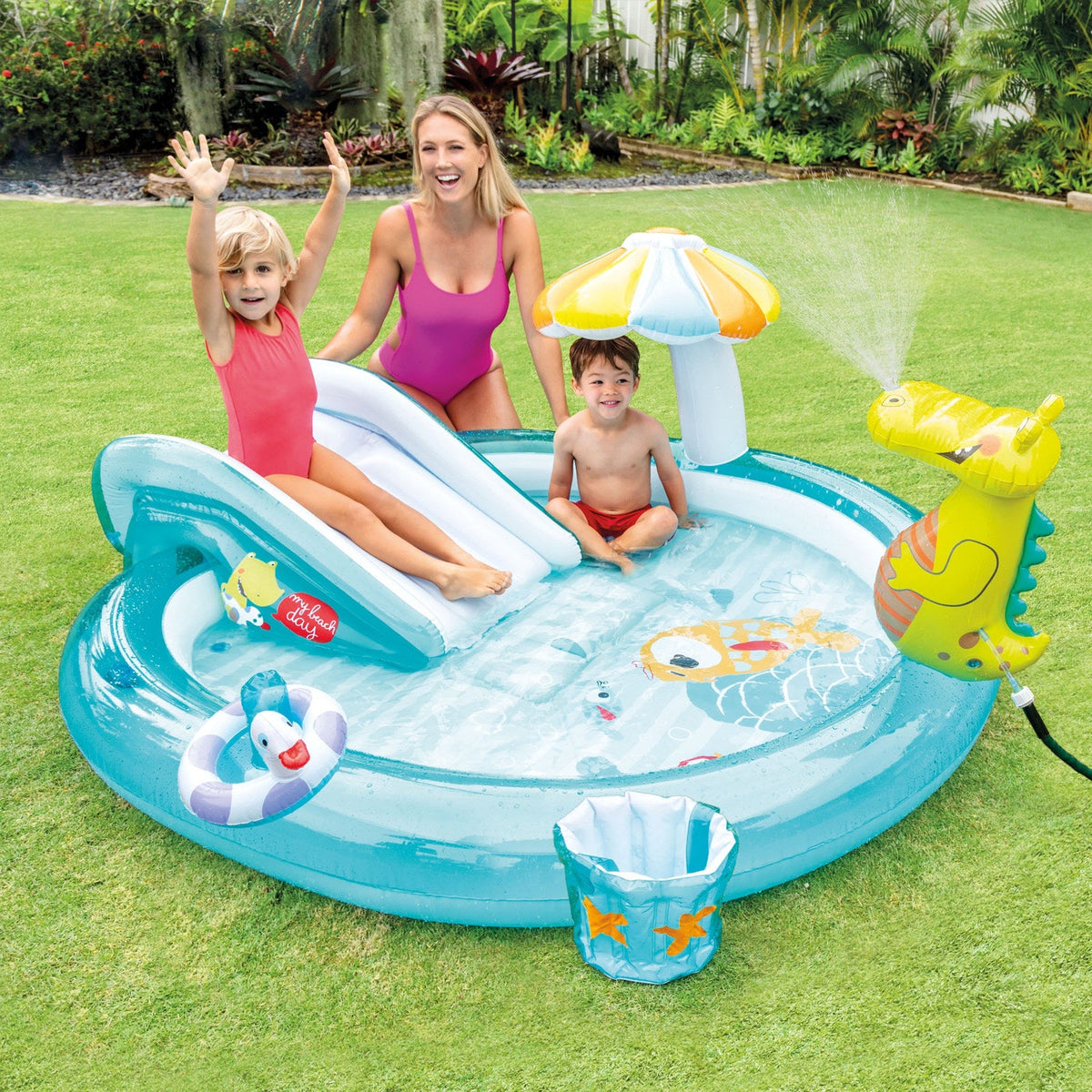Centro de Juegos Inflable INTEX Gator con Tobogán y Pulverizador 201 x 170 x 84 cm - en uso 3