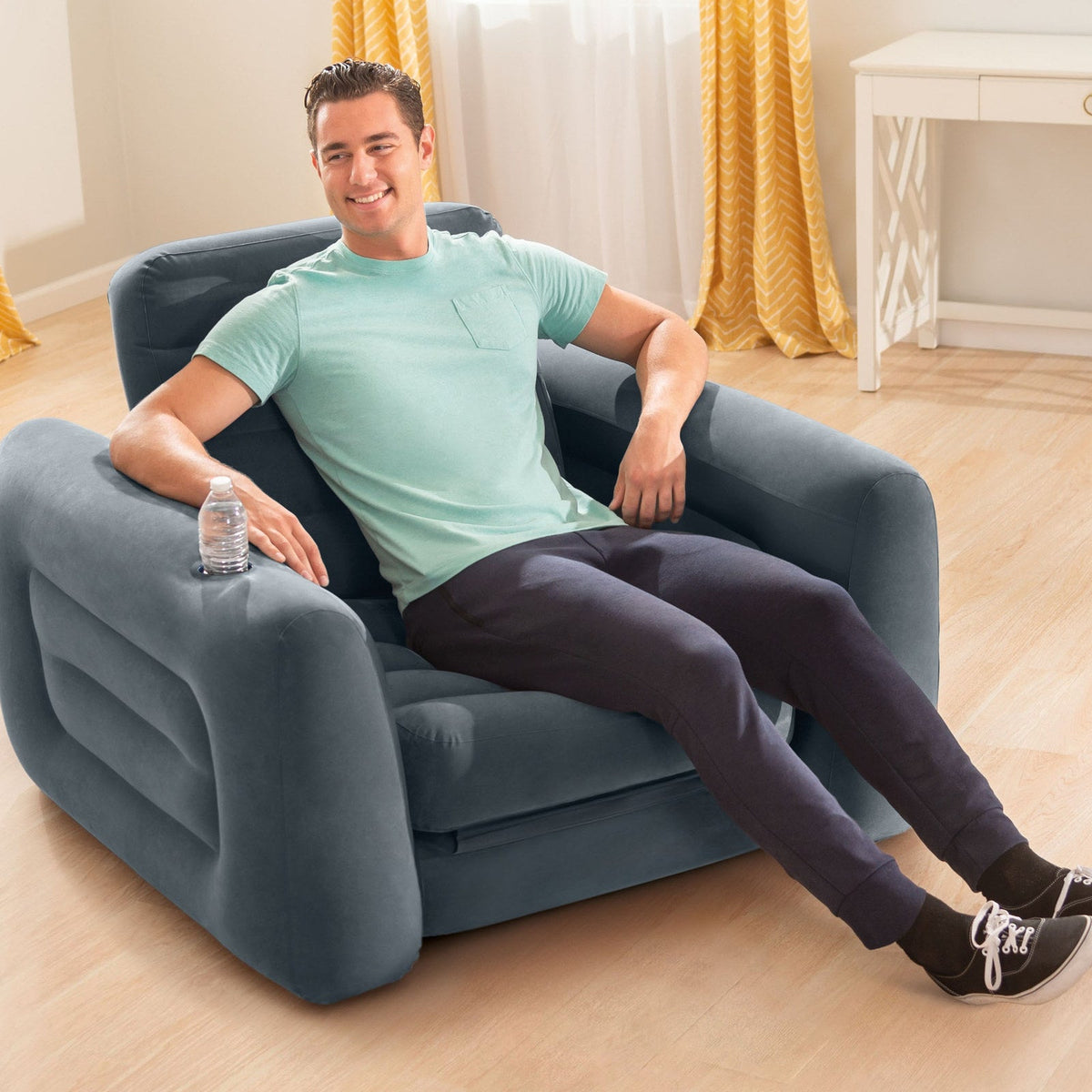 Sillón Cama Inflable INTEX Pull-Out Chair 117 x 224 x 66 cm - en uso