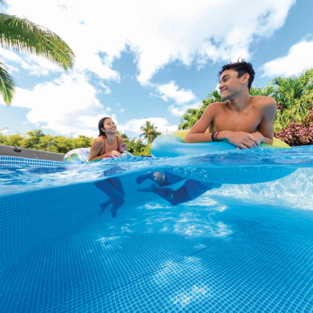 Piscina Estructural Redonda INTEX Prism Frame Greywood, 5.49 x 1.22m, 24.311L, con Bomba, Escalera, Cobertor y Tapiz