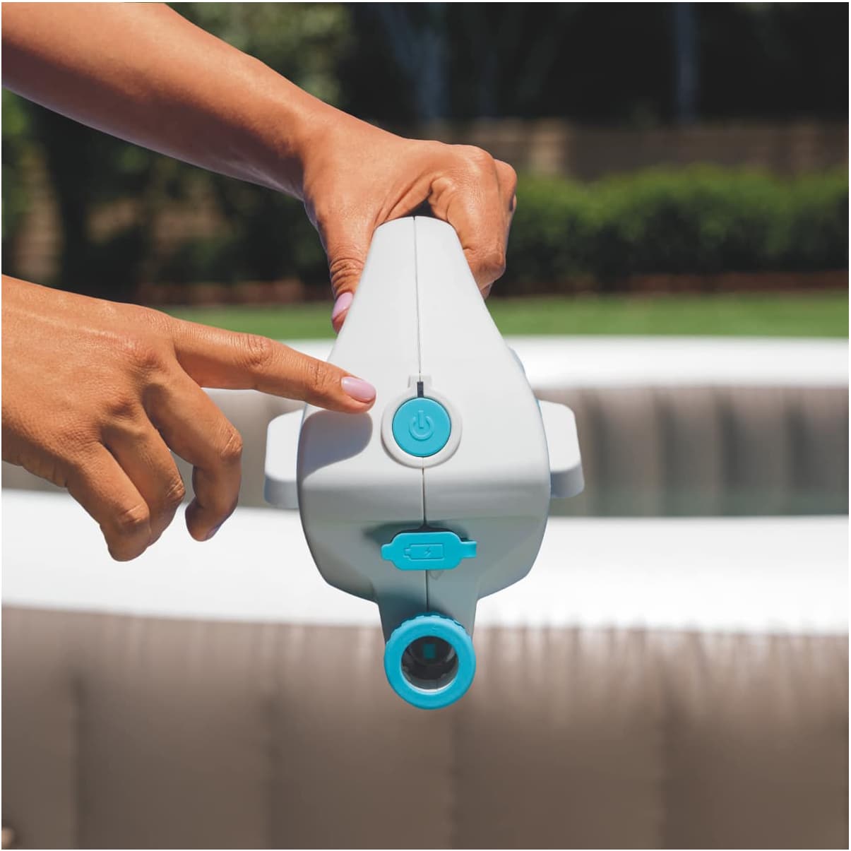 Aspirador Manual Recargable para Piscina o Spa INTEX ZR100