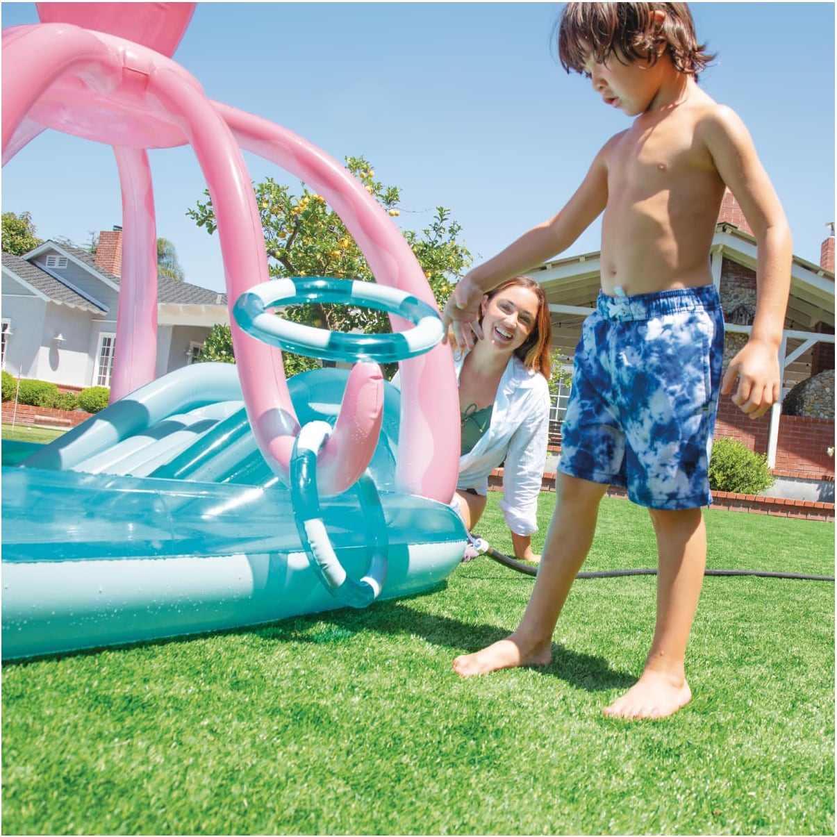 Piscina Centro de Juegos con Aspersor INTEX Friendly Octopus