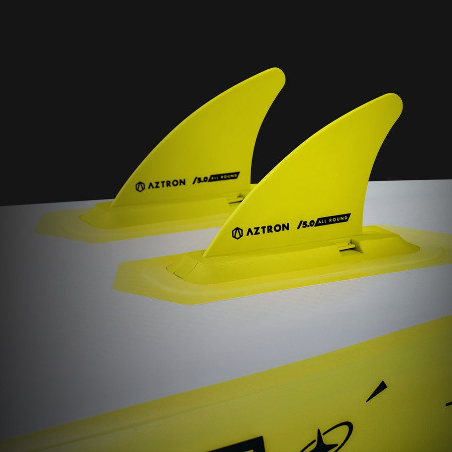Dos quillas amarillas a presión del SUP inflable Aztron Super Nova