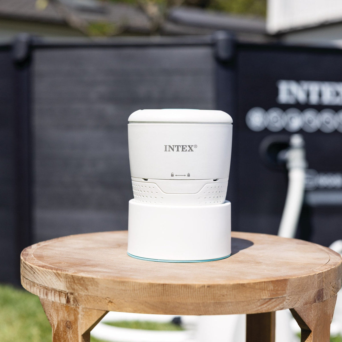 Analizador de Agua INTEX Krystal Clear con WiFi para Piscina - en uso