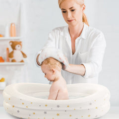Bañera Inflable INTEX para Bebé Starry 66 x 89 x 25 cm con Inflador - en uso