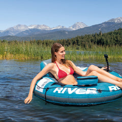Sillón Flotante INTEX River Run 1 Pro con Soporte para Celular 140 x 132 cm - en uso 6