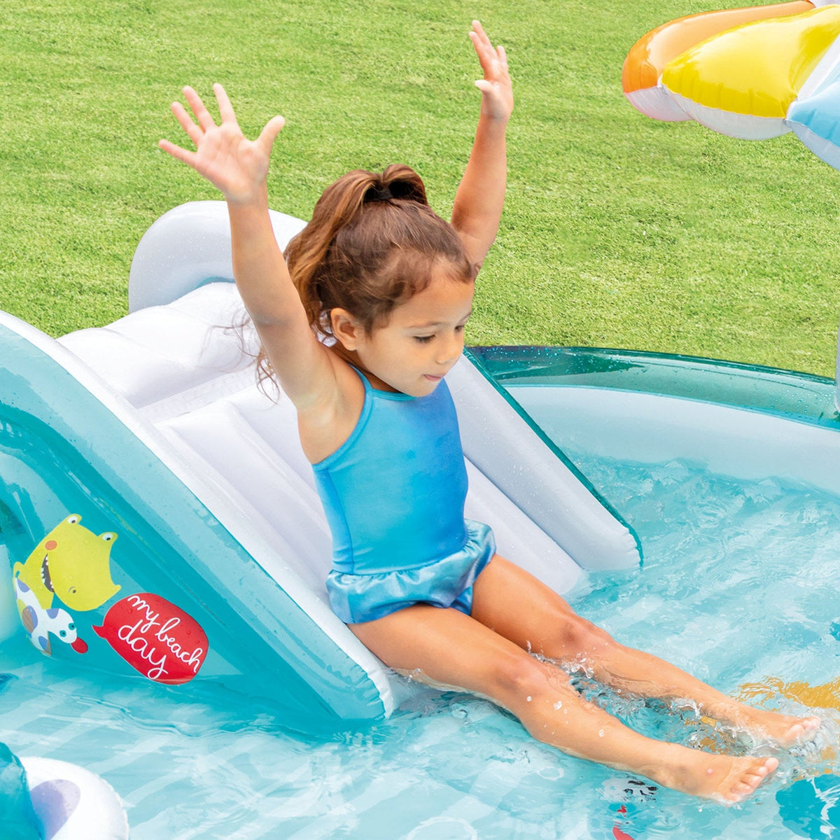 Centro de Juegos Inflable INTEX Gator con Tobogán y Pulverizador 201 x 170 x 84 cm - en uso 5