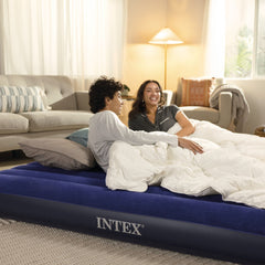 Colchón Inflable INTEX 2 Plazas King Classic Downy 183x203x25 cm - ambiente 2