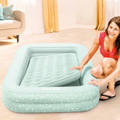 Colchón Inflable Infantil INTEX con Inflador Manual 107x168x25 cm Kidz Travel - en uso